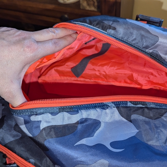 LUG - Propeller - Camo Navy w/watermelon / orangish accents - Picture 3 of 9